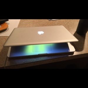 2014 Mac Pro 15.5 Inch Screen 1TB Hard Drive